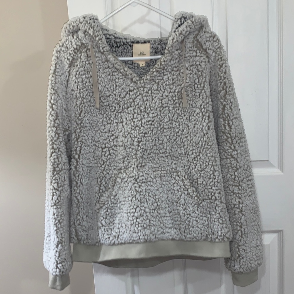 Women’s Medium Thread & Supply Fuzzy Teddy Hoodie